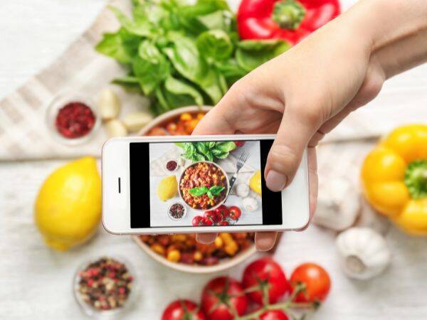 Fotografowanie kulinarne z telefonem - jak uzyskać apetyczne ujęcia jedzenia